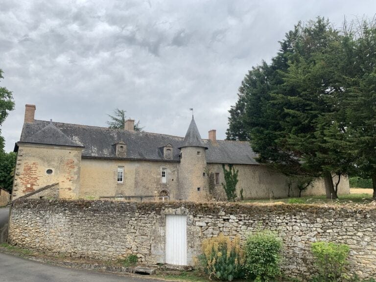 Façade avec tour, Prieuré d'Aubigné-sur-Layon