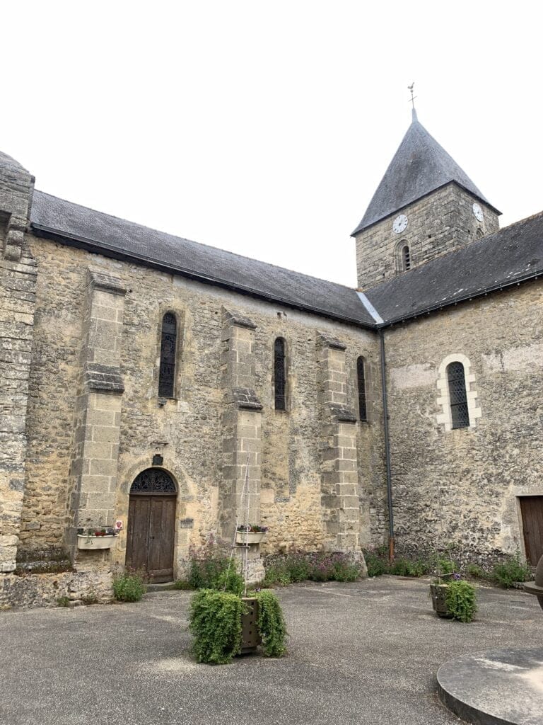 Église d'Aubigné-sur-Layon, XI-XIXe siècle