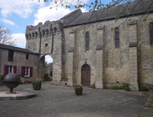 Porte d'entrée fortifiée du château d'Aubigné-sur-Layon, XVe siècle