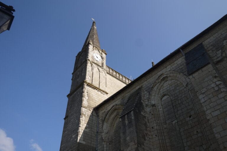Clocheton à l'horloge de la collégiale du Puy-Notre-Dame ©iKEROS