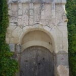 Porte des remparts du Puy-Notre-Dame, XV-XVIe siècle, rue de la Cour Nault © iKEROS