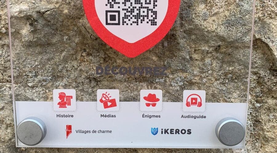 Installation du parcours QR code du Puy notre Dame