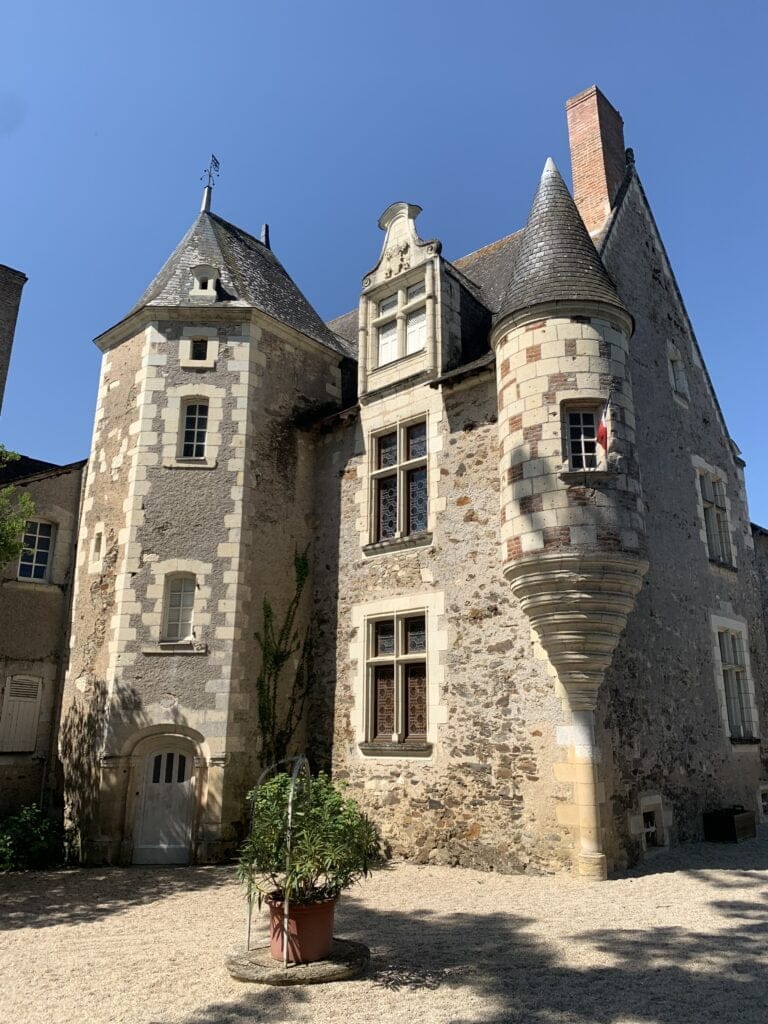 Façade renaissante de la mairie de Saint-Aubin-de-Luigné