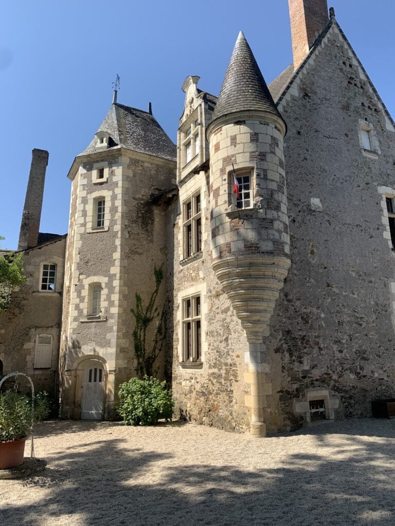 Façade renaissante de la mairie de Saint-Aubin-de-Luigné
