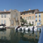 Maison à chapeau de gendarme