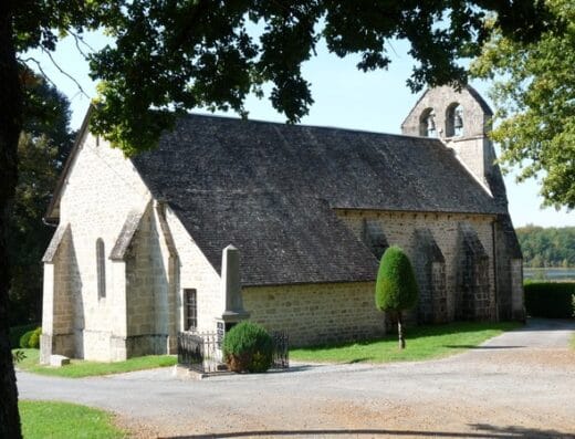 Eglise de Saint Hilaire les Courbes