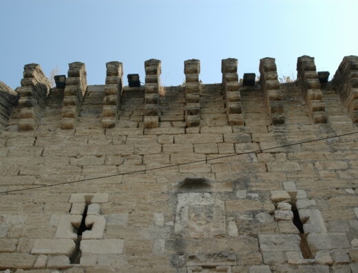 Remparts et portes médiévales de Noves
