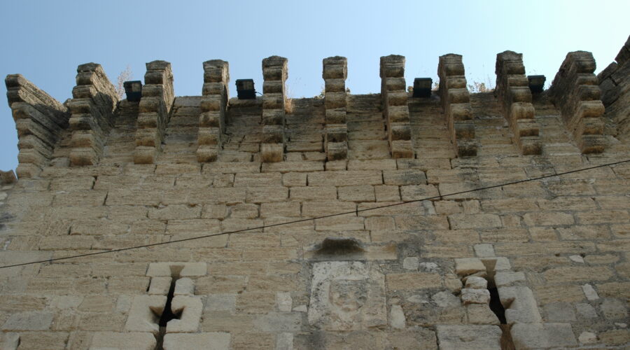 Remparts et portes médiévales de Noves