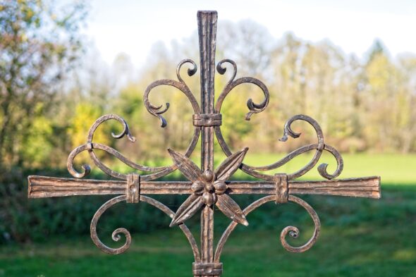 Croix en fer forgé