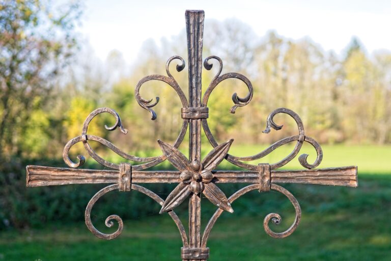 Croix en fer forgé