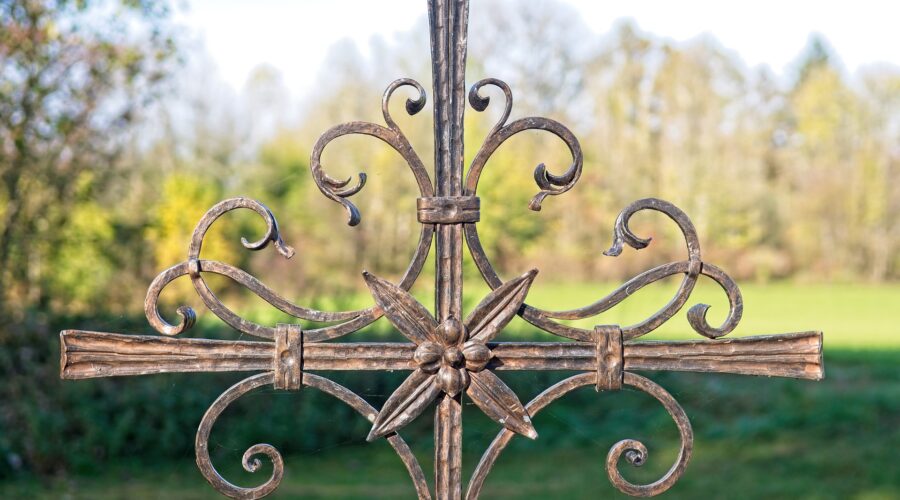 Croix en fer forgé