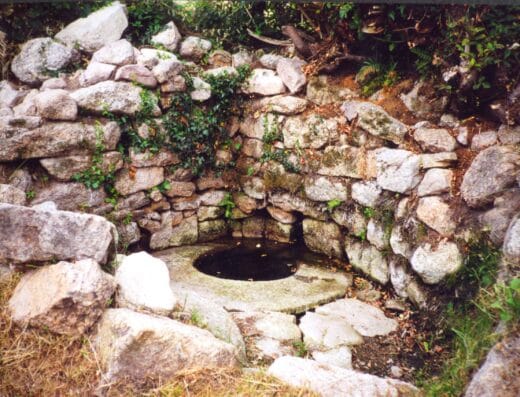 La Fontaine de Bazanges   dite la « Font de las Fa- das » (Fontaine des Fées)