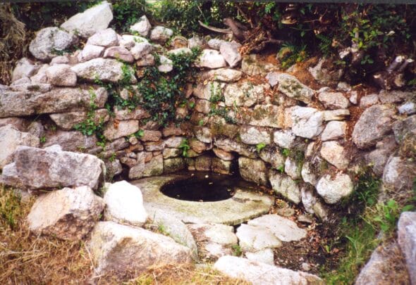 La Fontaine de Bazanges   dite la « Font de las Fa- das » (Fontaine des Fées)