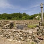 La croix  et  la  fontaine de Villelot