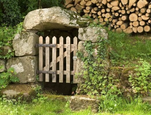 La stèle et la fontaine du Teilloux