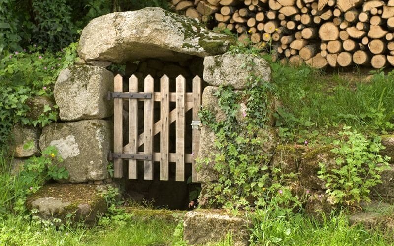 La stèle et la fontaine du Teilloux