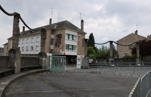 Cariatides du lycée Barbanceys