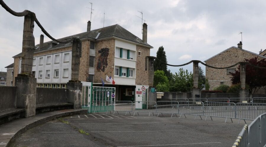 Cariatides du lycée Barbanceys