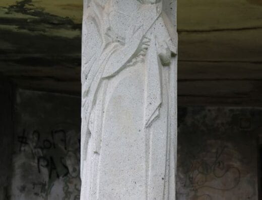 Cariatides du préau - Jardin Public