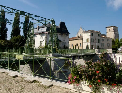 Pont-levis métallique de Magné