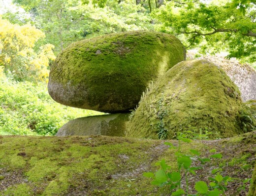 Jardin des Chirons - Rocher Branlant