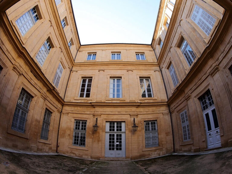 Hôtel de L&rsquo;Estang Parade