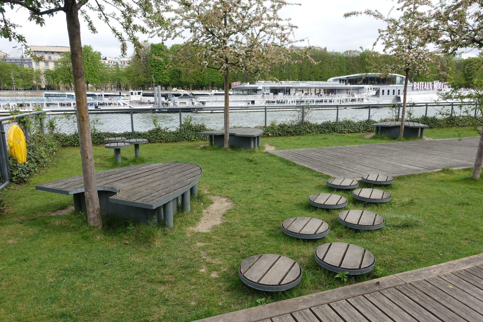 Jardins de l'Archipel des Berges de Seine Niki de Saint Phalle