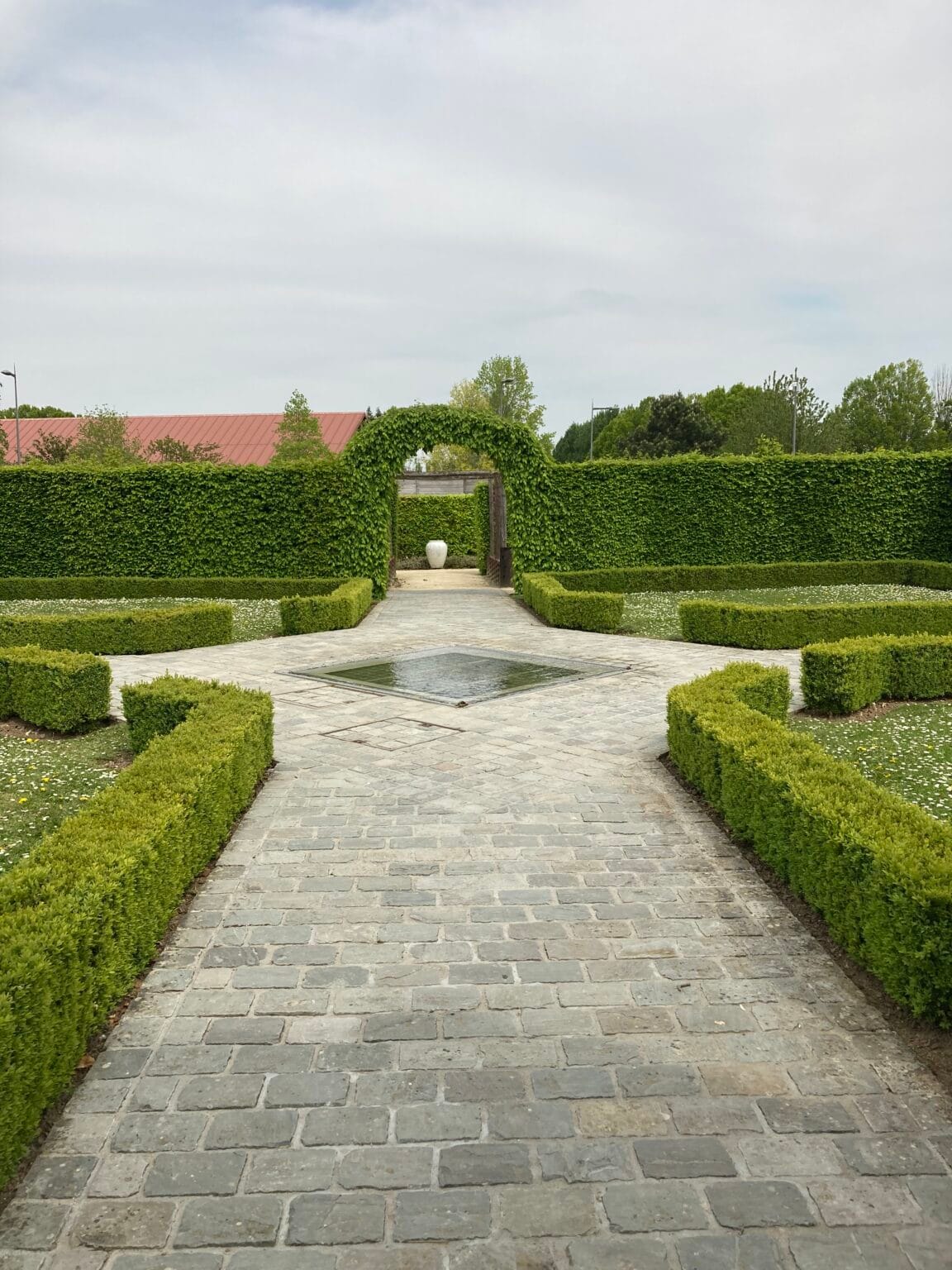 Jardin d'inspiration médiévale de la Maladrerie Saint-Lazare