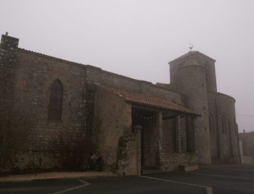 Eglise Saint Sauveur de Givre en Mai