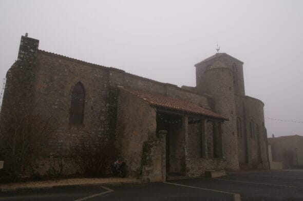 Eglise Saint Sauveur de Givre en Mai