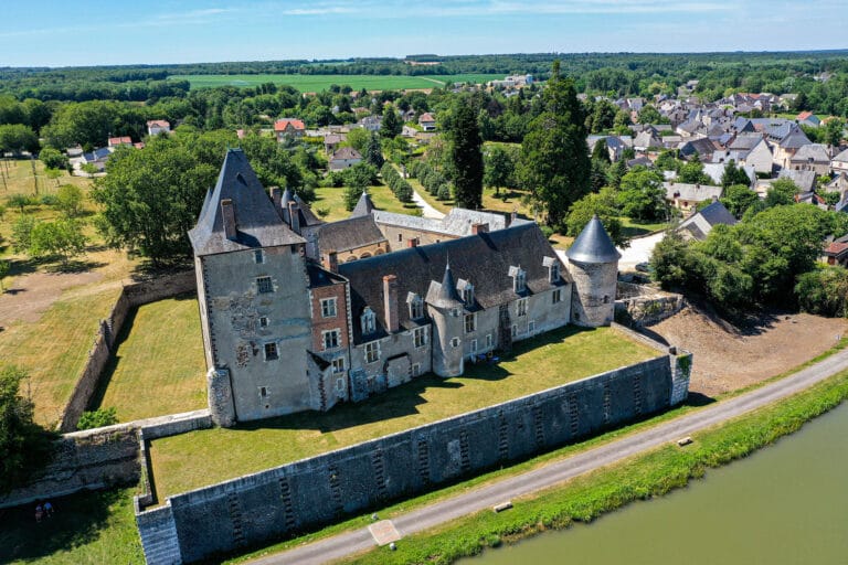 Château de La Chapelle-d&rsquo;Angillon et Musée Alain-Fournier