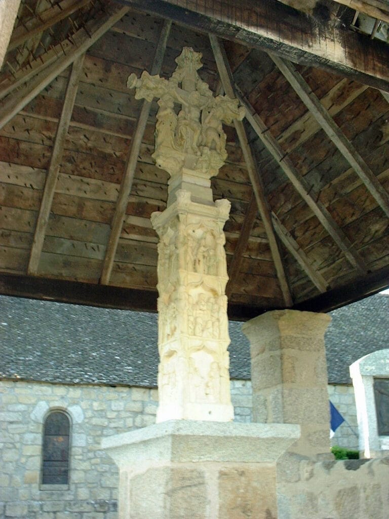Croix couverte de l&rsquo;ancien cimetière