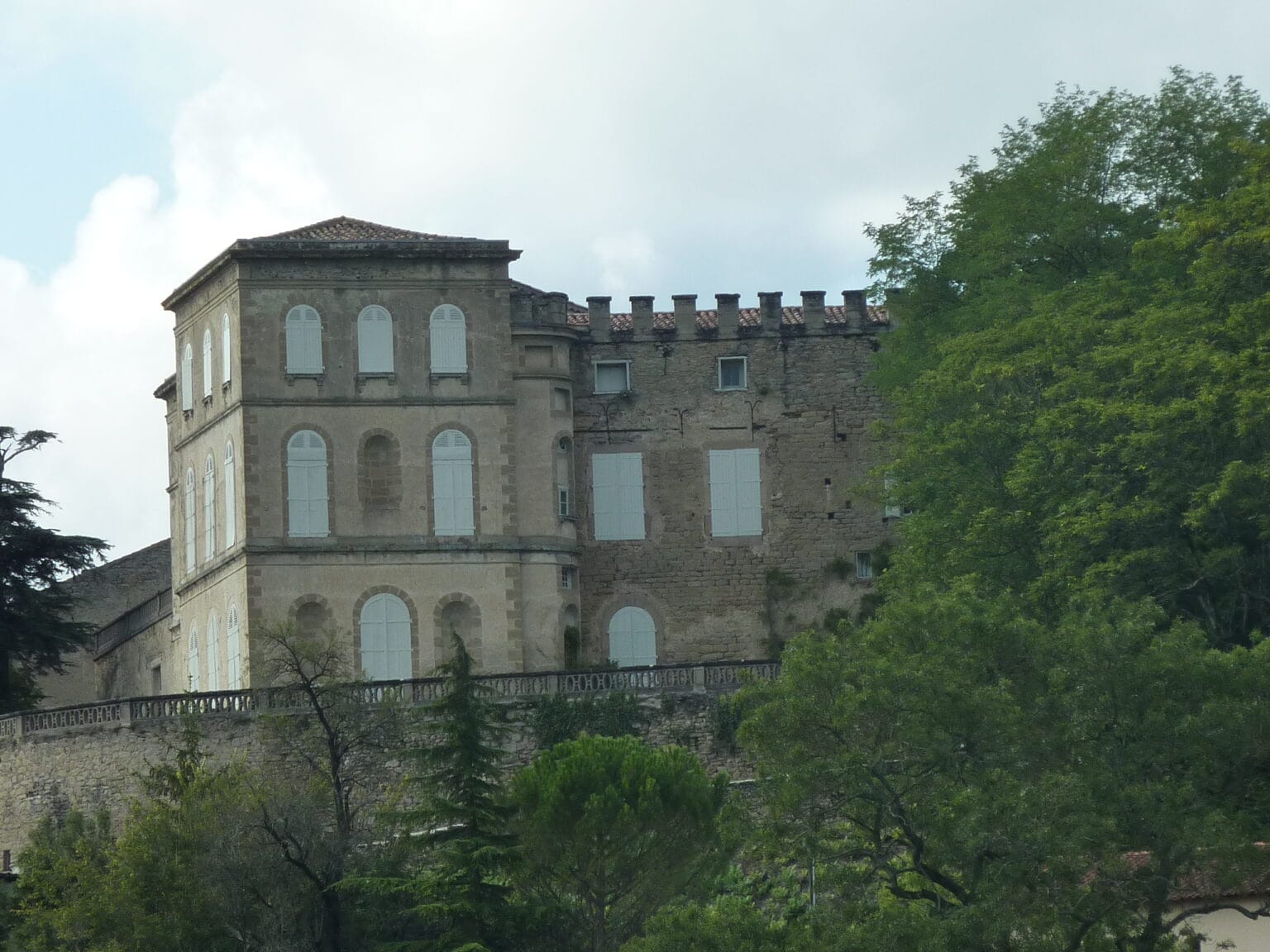 Viviers Les Montagnes