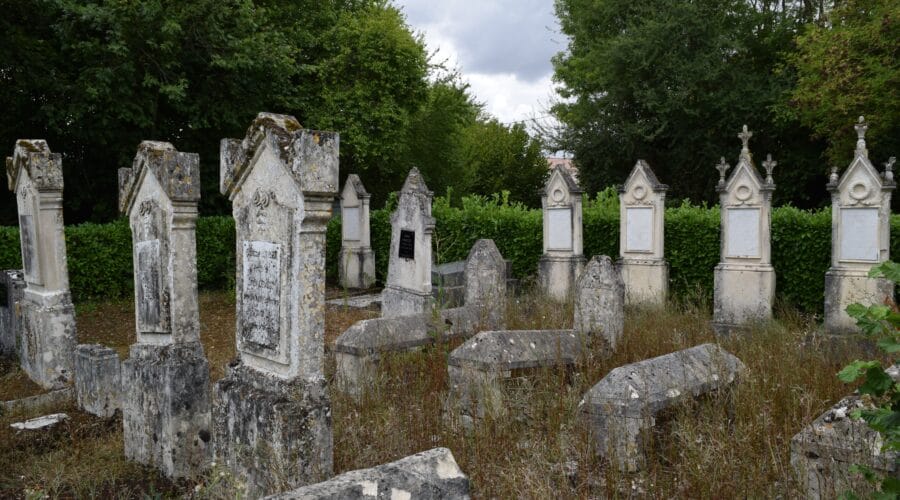 Cimetières familiaux protestants.