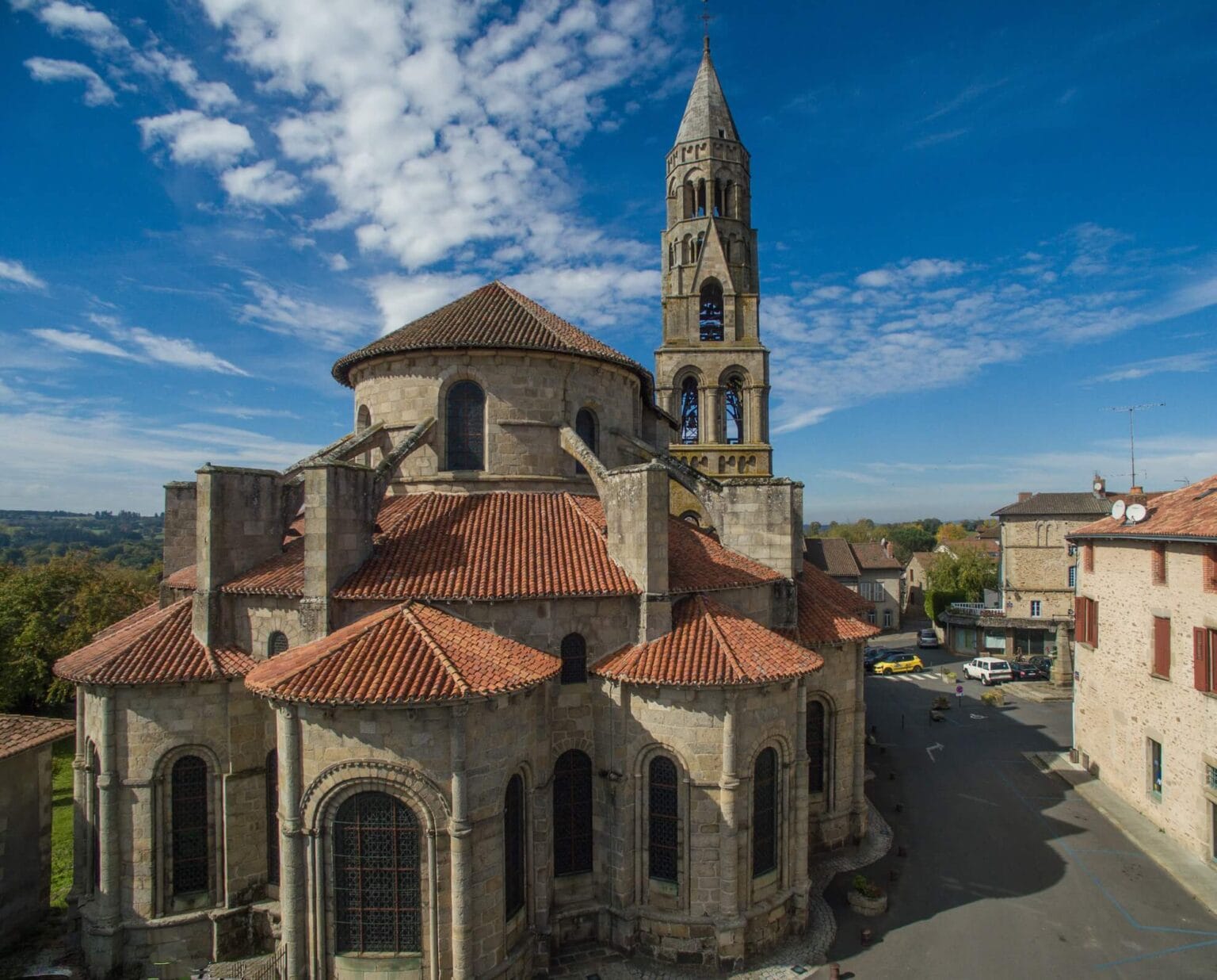 Collégiale romane de Saint-Léonard de Noblat inscrite au patrimoine mondial de l'UNESCO