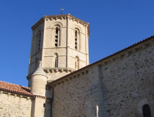 Eglise Saint-Pierre de FENIOUX XIIème siècle