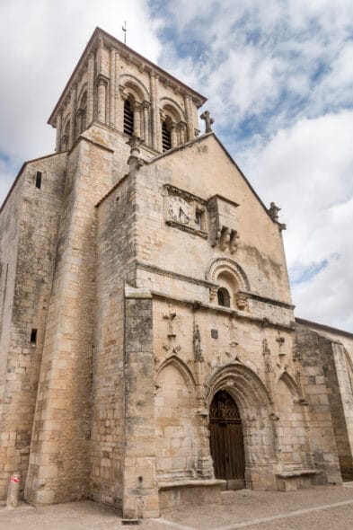 Eglise Saint-Pierre de Frontenay-Rohan-Rohan
