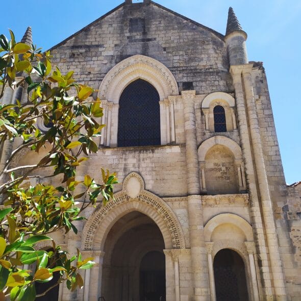 Église abbatiale Saint-Pierre de Airvault