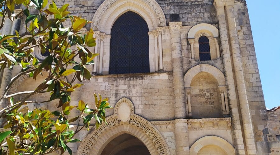 Église abbatiale Saint-Pierre de Airvault