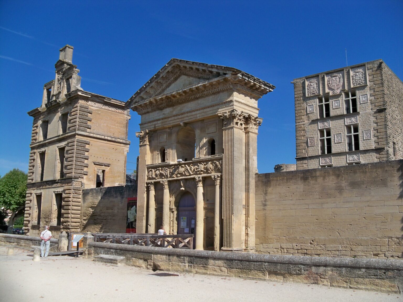 La Tour d'Aigues