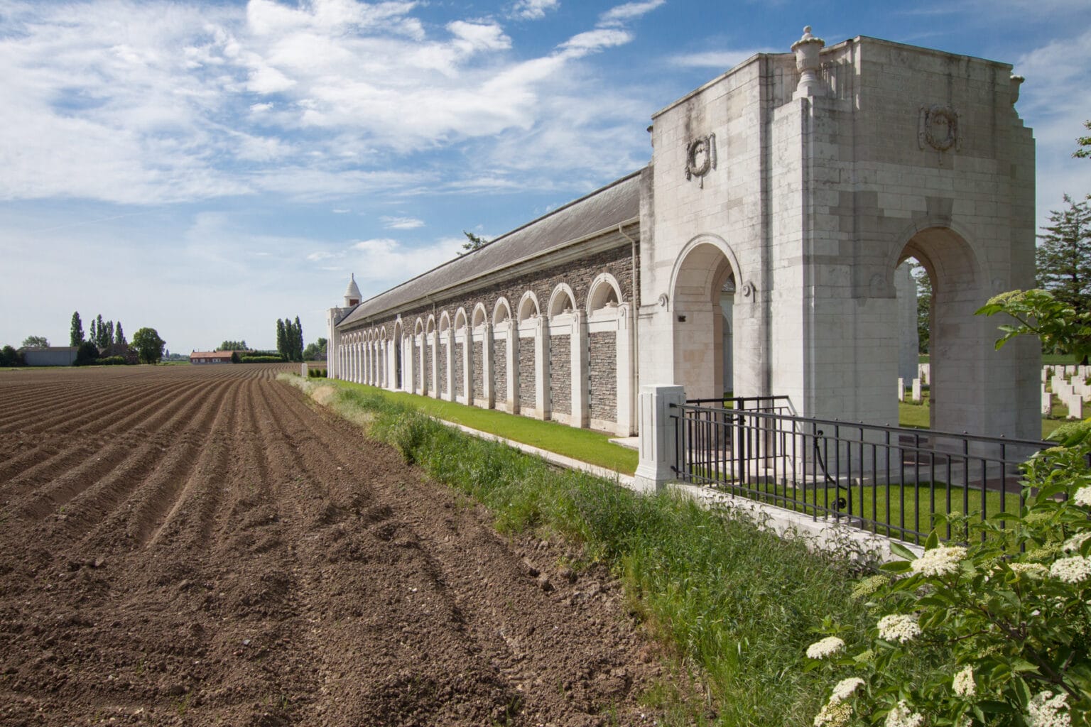 Le Touret Military Cemetery and Memorial