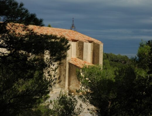 CHAPELLE NOTRE DAME DES AUZILS ET CIMETIÈRE MARIN