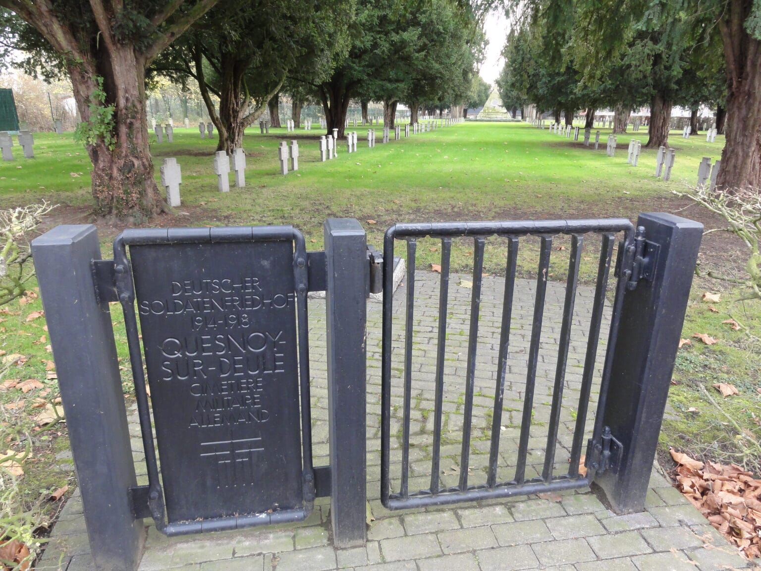 Cimetière Militaire Allemand de Quesnoy-sur-Deûle