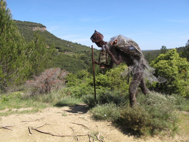 LE SENTIER SCULPTUREL DE MAYRONNES