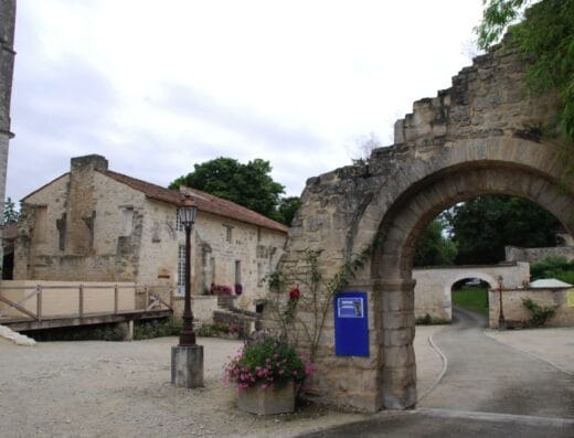 Abbaye de Saint Amant de Boixe