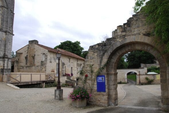 Abbaye de Saint Amant de Boixe