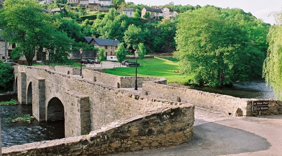 Vieux pont sur la Vézère