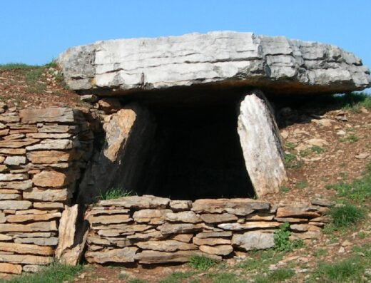 Dolmen de Peyrelevade
