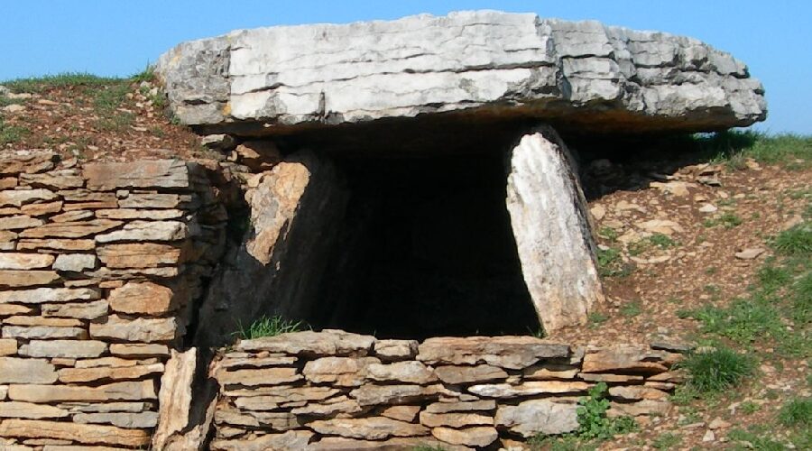 Dolmen de Peyrelevade