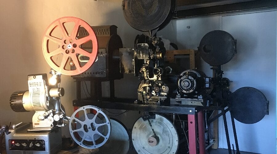 UN OEIL SUR LE PASSE